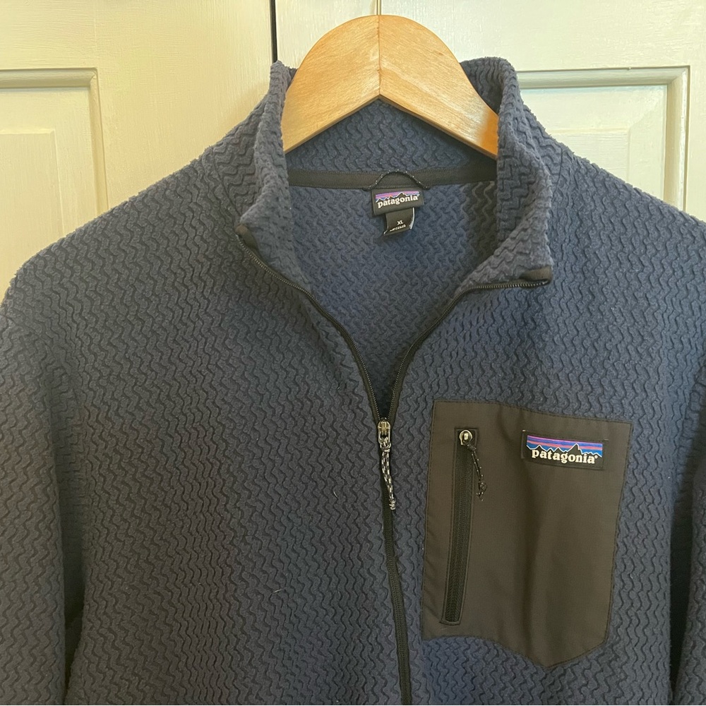 Patagonia Men's Navy R1 Air